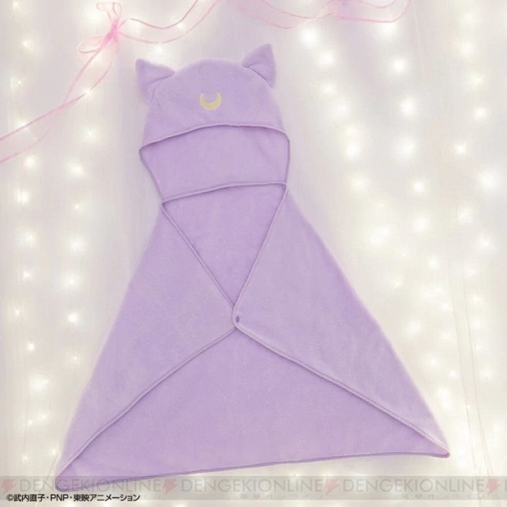 Sailor Moon Dreamy Colours Collection hooded blanket